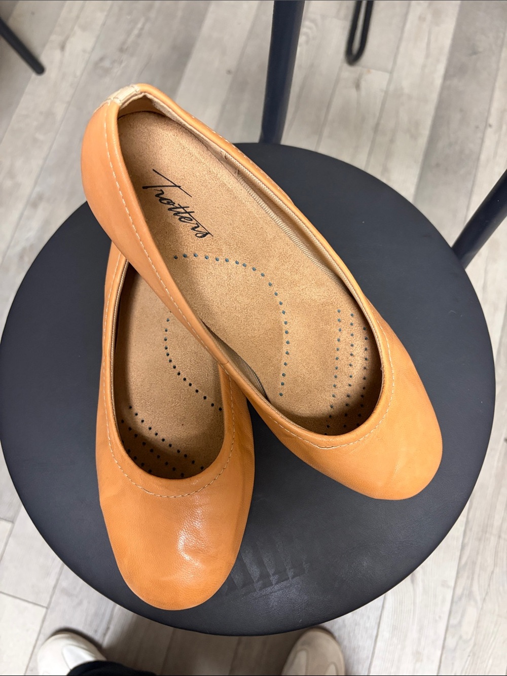 Trotters Tan Leather Darcy Ballet Flats